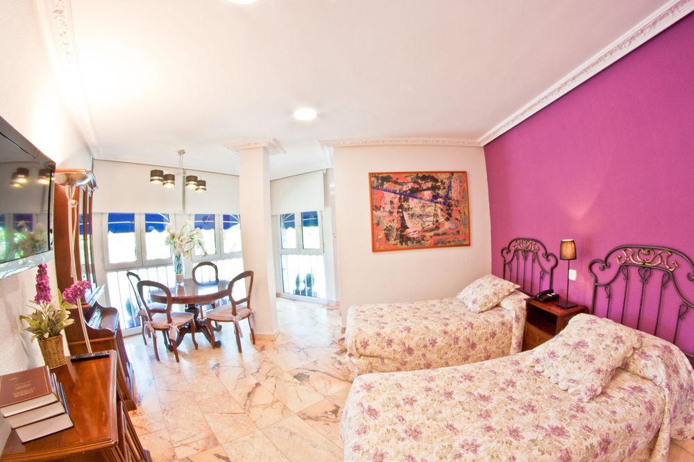 Aparthotel Brisas 3*